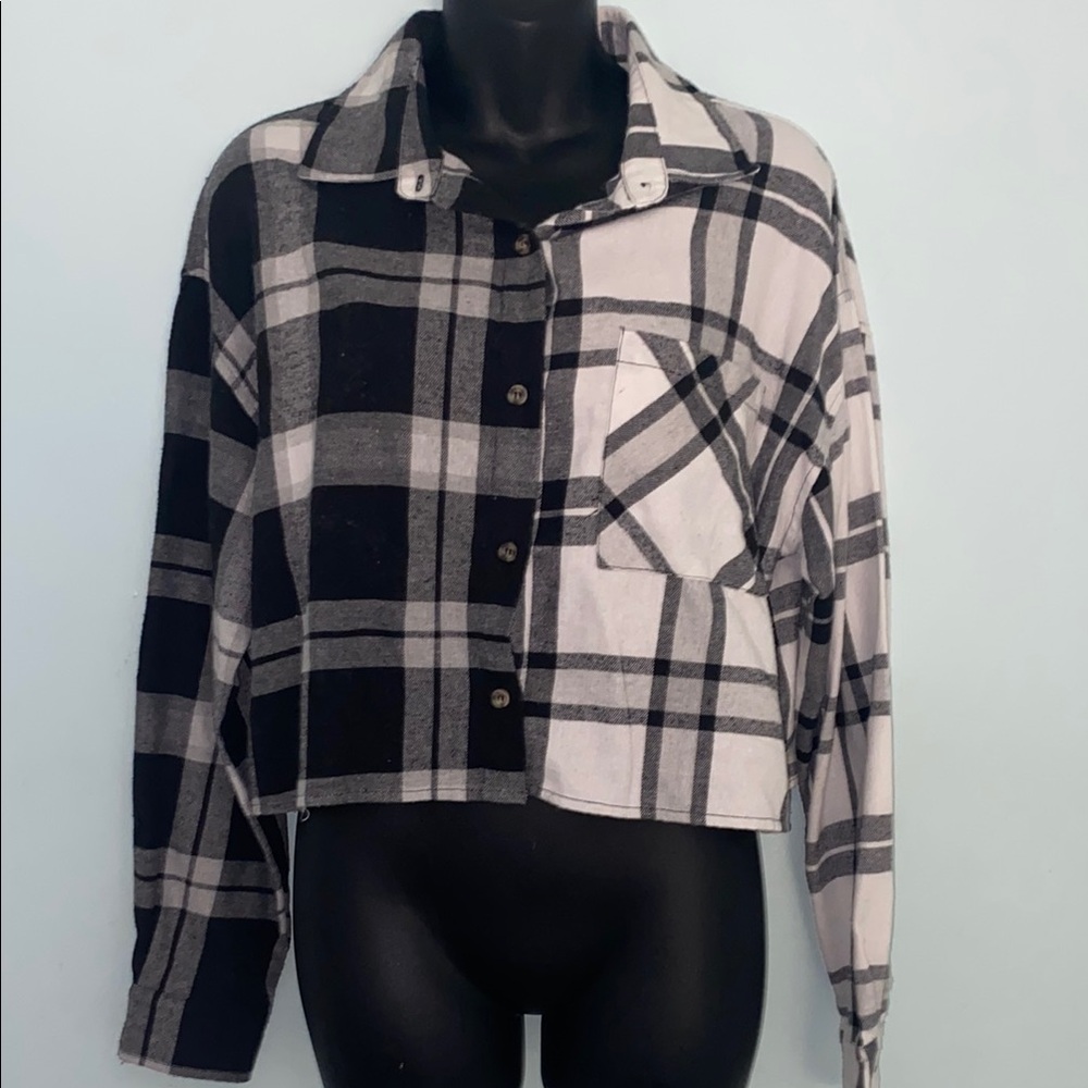 Forever 21 Women’s Black and White Plaid Cropped Shirt, Size Large, EUC